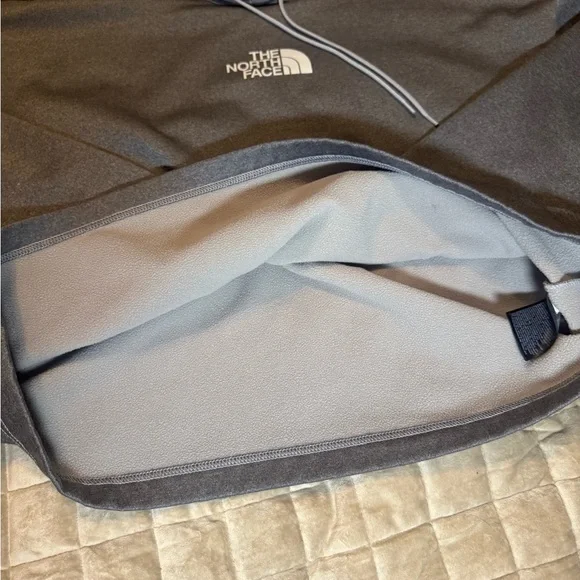 EUC North Face Cropped Heather Gray Women's Hoodie - Picture 4 of 7